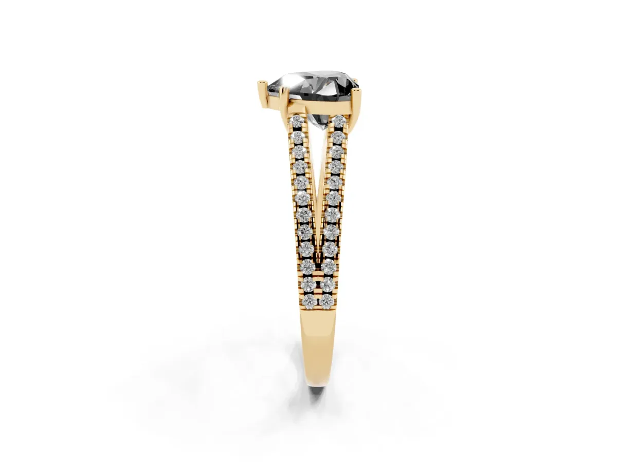 Fancy Black Heart Cut Diamond Solitaire Engagement Ring with Split Shank Pavé Band Yellow gold