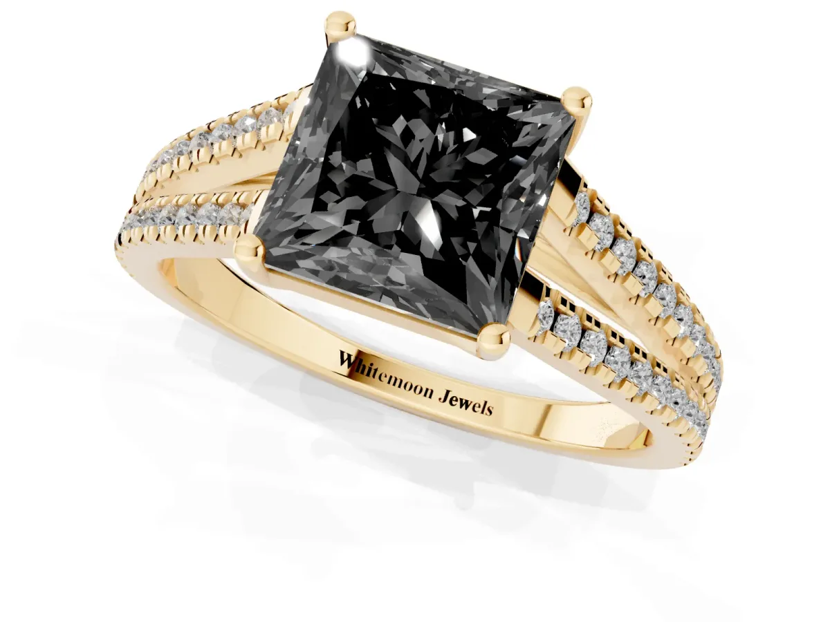 Fancy Black Princess Cut Diamond Solitaire Engagement Ring with Split Shank Pavé Band Yellow gold
