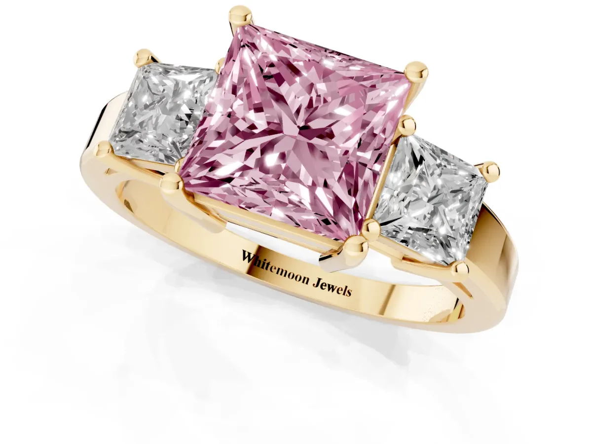 Fancy Pink Three-Stone Princess Cut Cut Solitaire Ring with Prong Setting Yellow gold