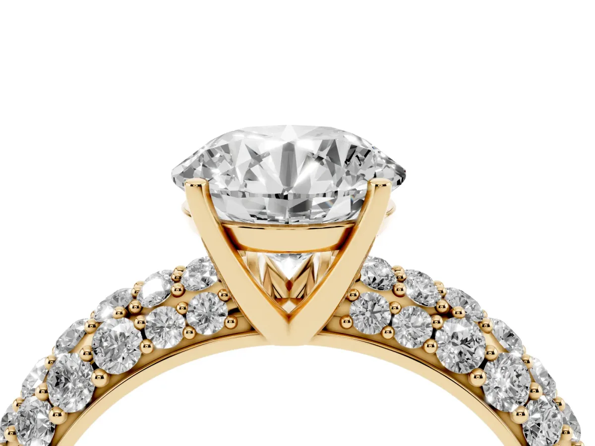 Round Cut Diamond Pavé Band Solitaire Ring with Four-Prong Setting Yellow gold