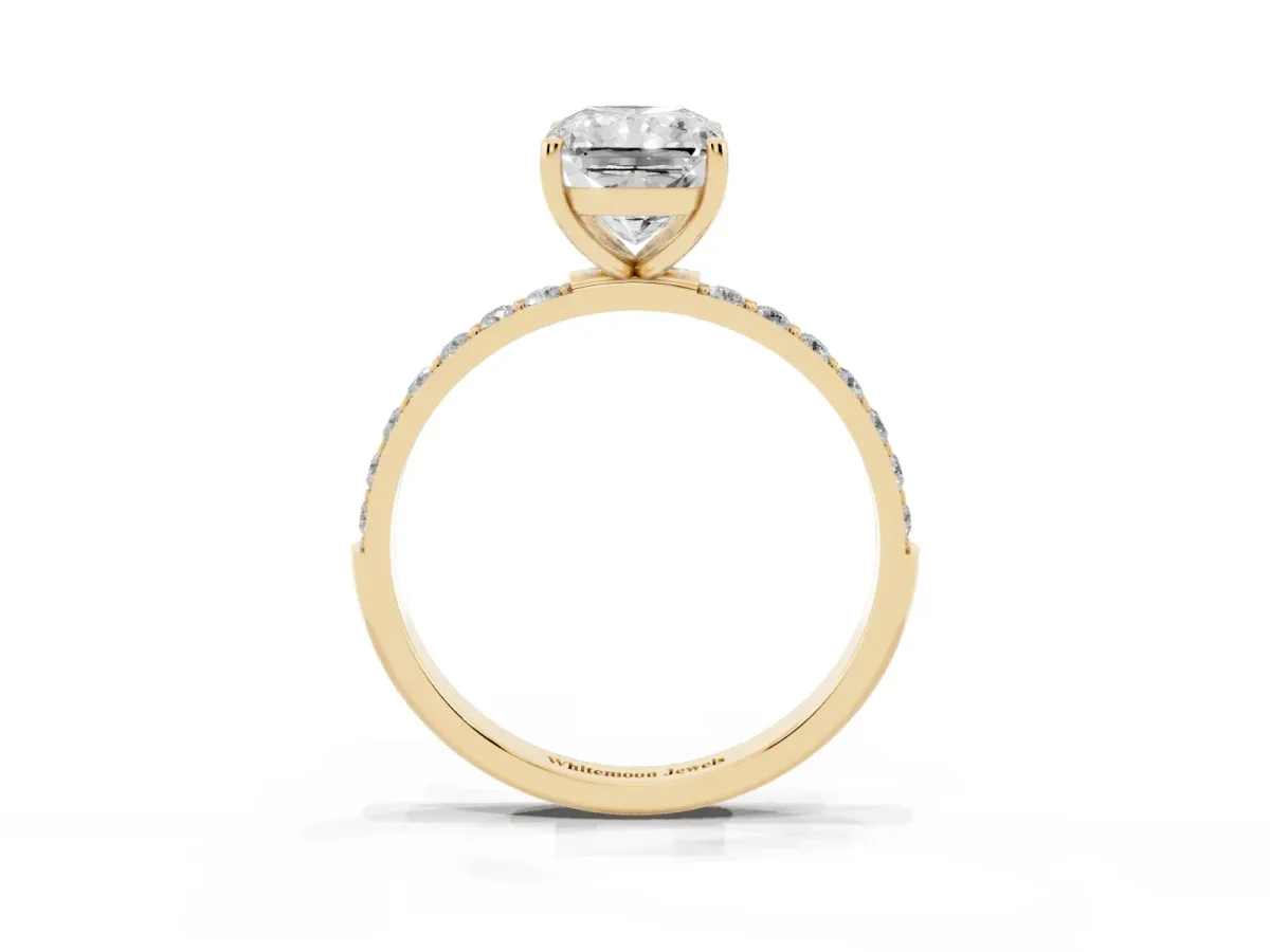Radiant Cut Diamond Solitaire Ring with Round Pavé Shoulders and Prong Setting Yellow gold