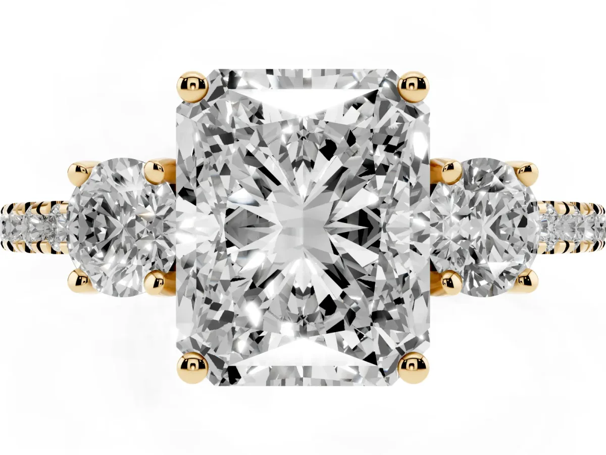 Three-Stone Radiant Cut Cut Diamond Pavé Band with Prong Setting Yellow gold