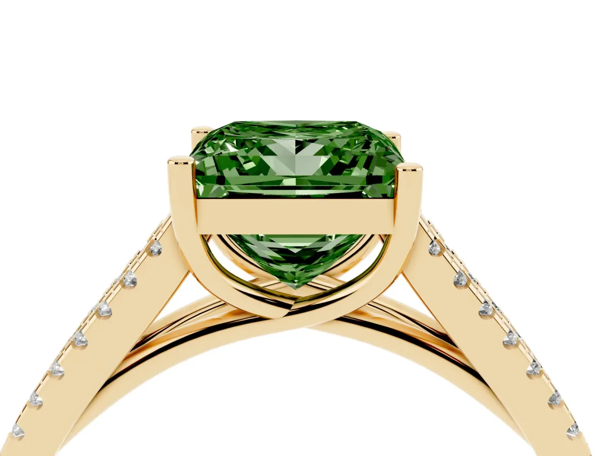 Fancy Green Princess Cut Diamond Solitaire Engagement Ring with Split Shank Pavé Band Yellow gold
