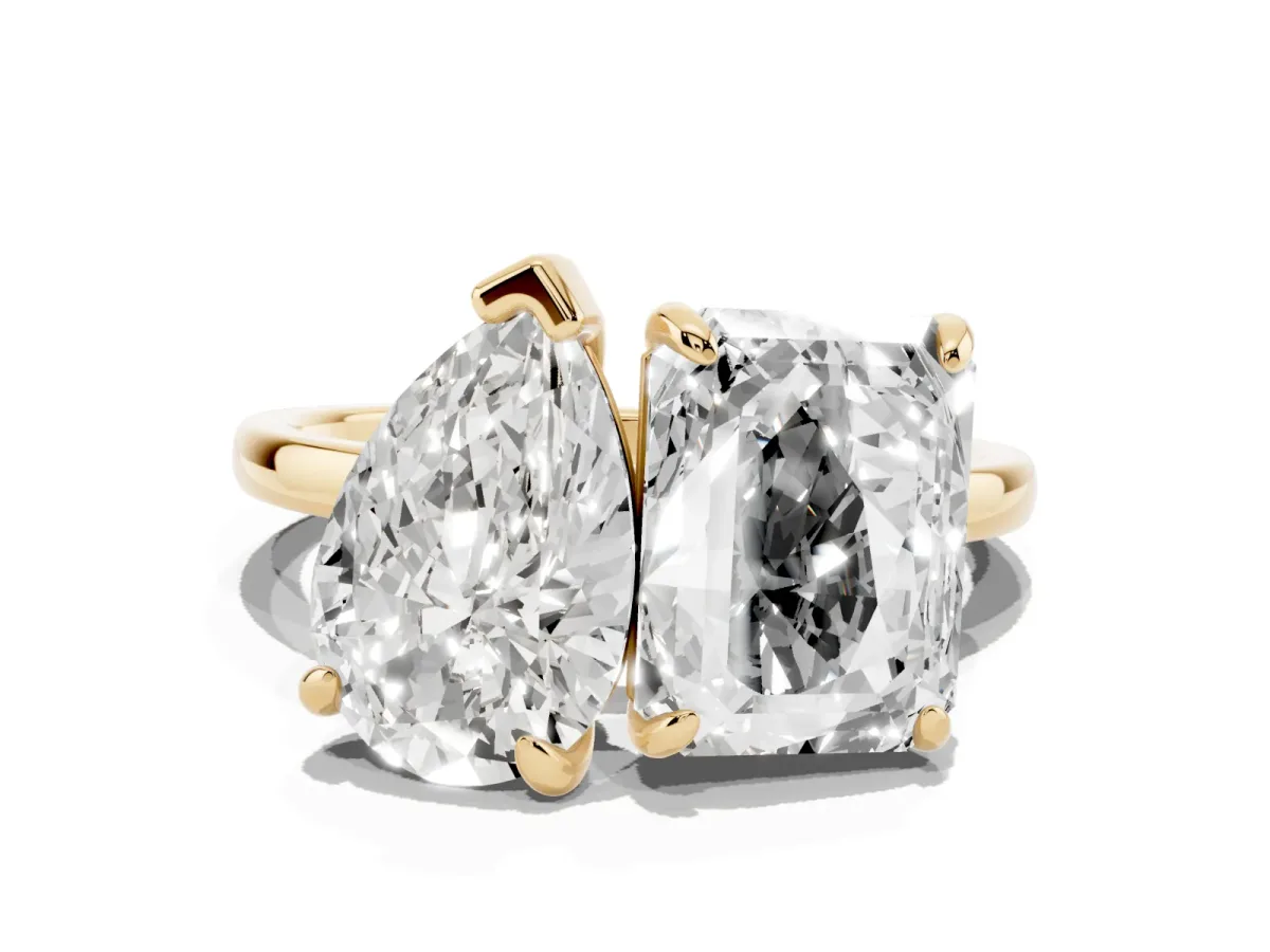Pear and Radiant Toi Moi Ring with Prong Setting and Plain Band Yellow gold