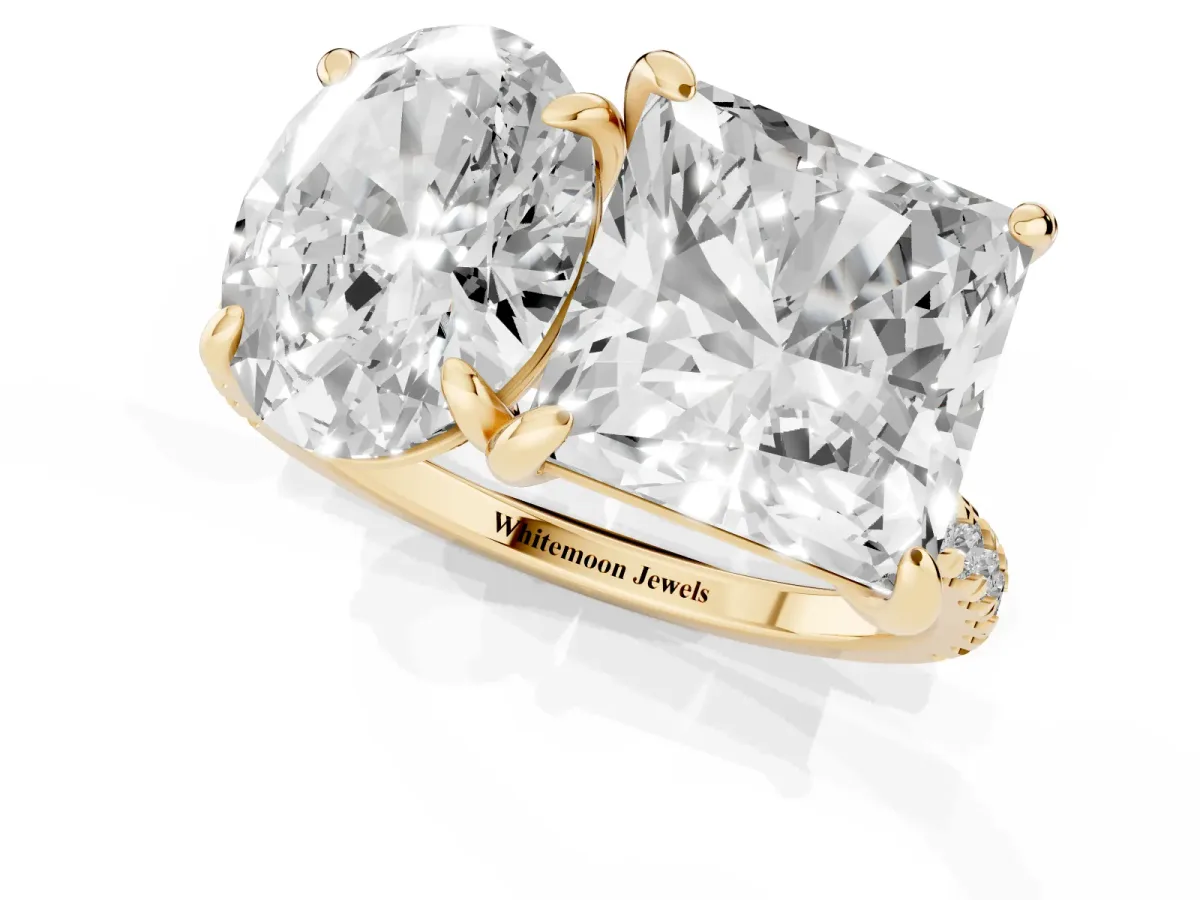 Oval and Princess Toi Moi Ring with Prong Setting and Pave Band Yellow gold