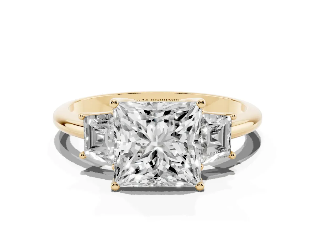 Princess Cut Diamond Three-Stone Ring with Trapezoid Side Stones and Prong Setting Yellow gold