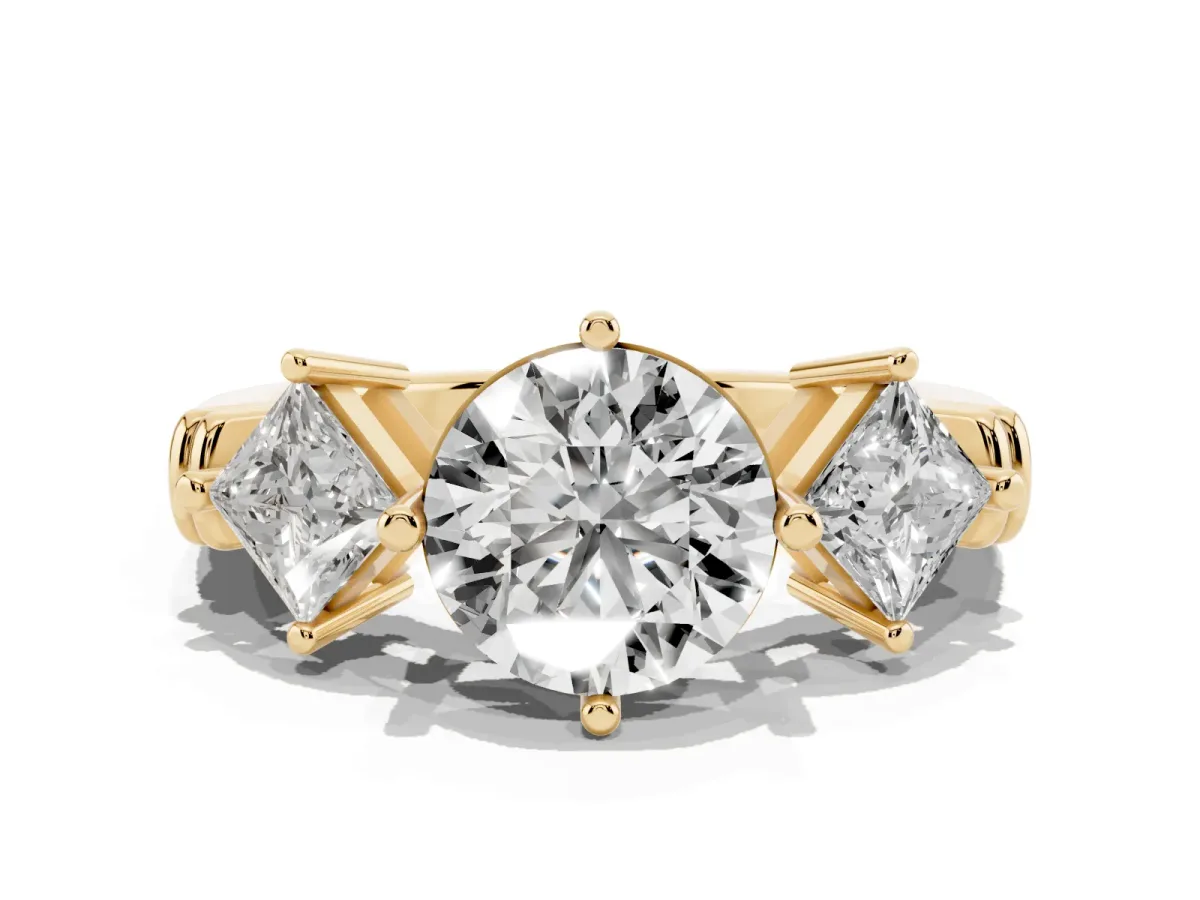 Three-Stone Round Cut and Princess Cut Diamond Ring with Channel Band and Four-Prong Setting Yellow gold