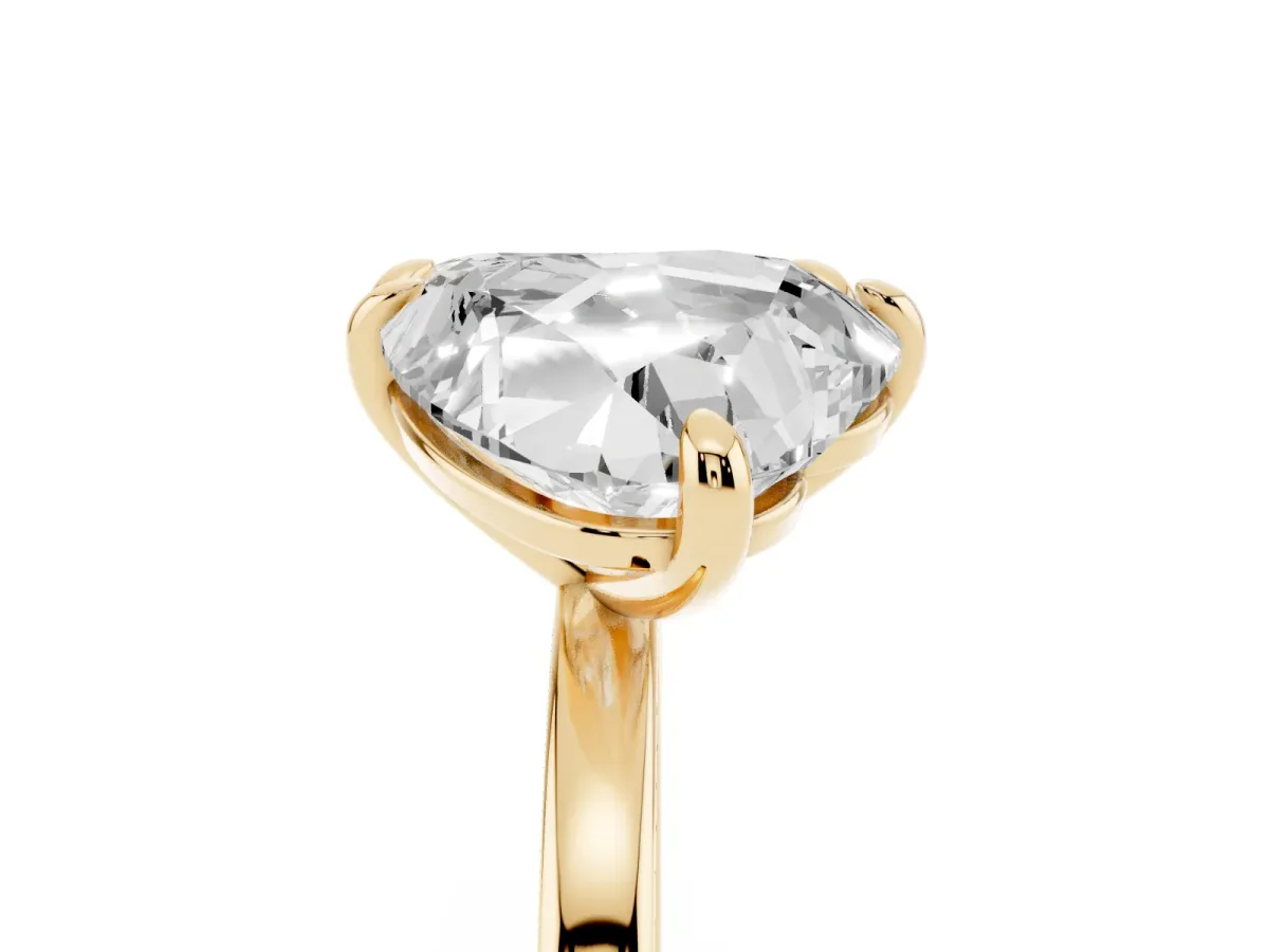 Emerald and Heart Toi Moi Ring with Prong Setting and Plain Band Yellow gold