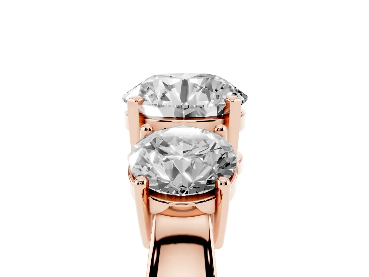 Three-Stone Round Cut Diamond Ring with Round Side Stones, Classic Band, and Four-Prong Setting Rose gold