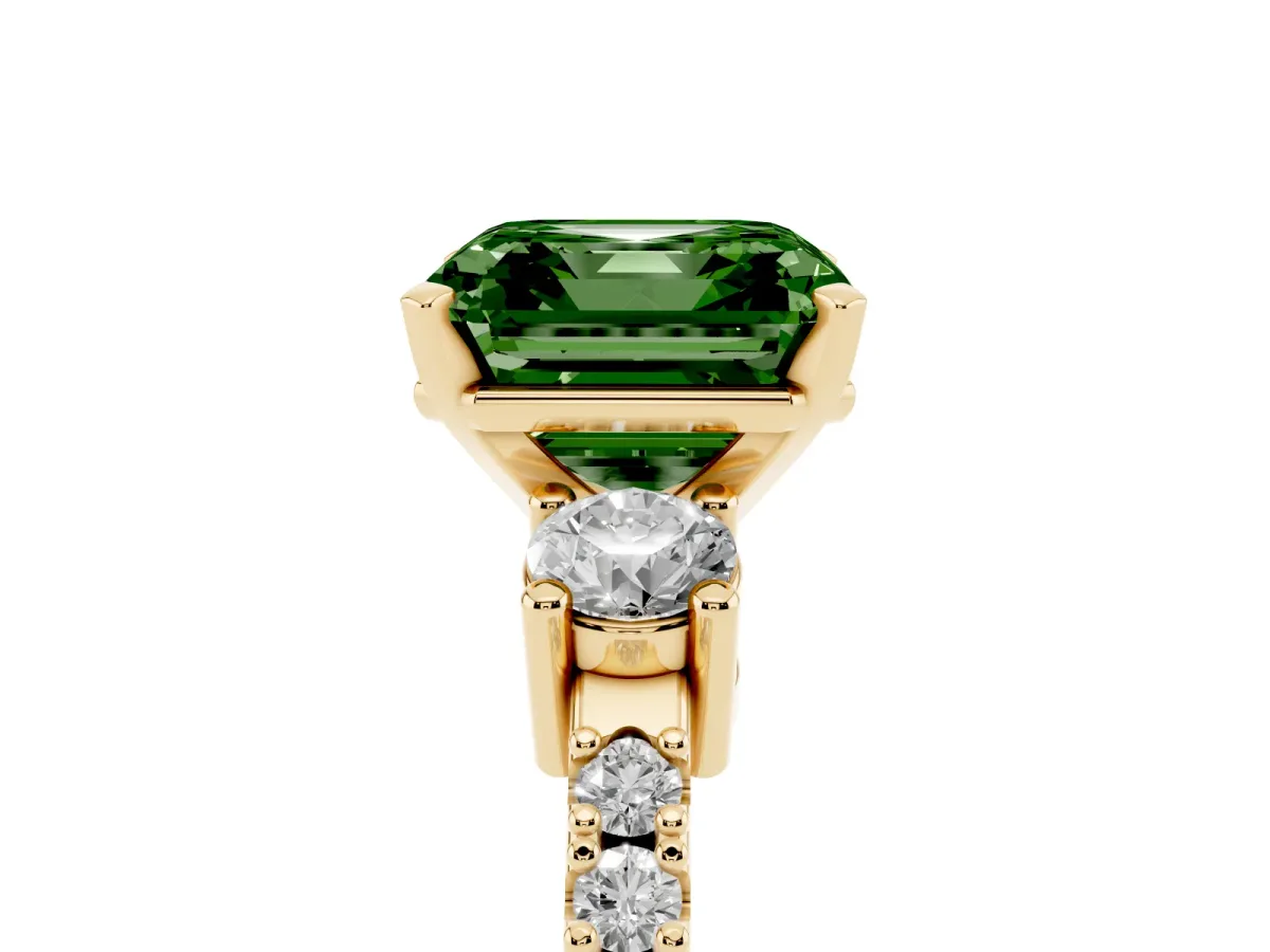 Fancy Green Asscher Cut Three-Stone Diamond Pavé Band with Prong Setting Yellow gold