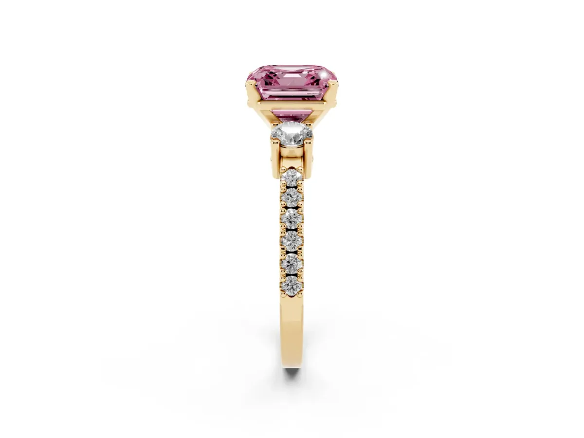 Fancy Pink Asscher Cut Three-Stone Diamond Pavé Band with Prong Setting Yellow gold
