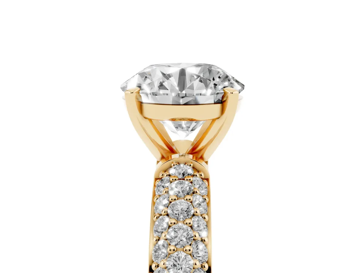 Round Cut Diamond Solitaire Ring with Prong Setting and Pavé Band Yellow gold