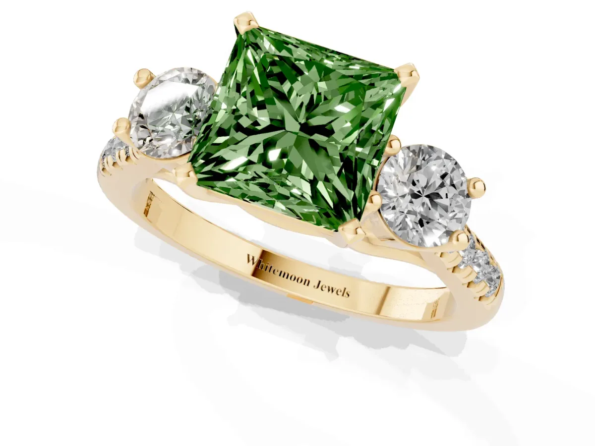 Fancy Green Three-Stone Princess Cut Diamond Pavé Band with Four-Prong Setting Yellow gold