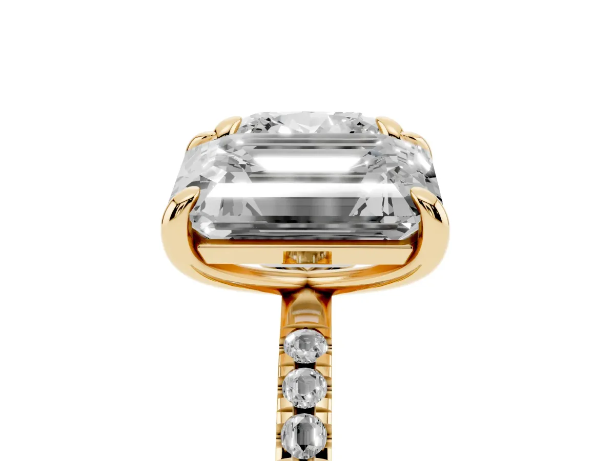 Cushion and Emerald Toi Moi Ring with Prong Setting and Pave Band Yellow gold