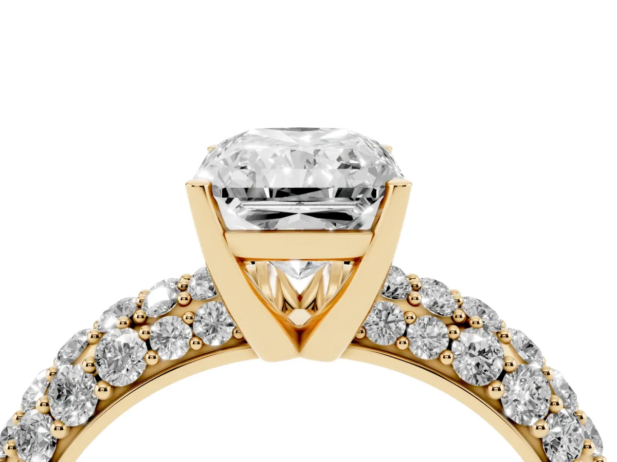Radiant Cut Diamond Pavé Band Solitaire Ring with Four-Prong Setting Yellow gold