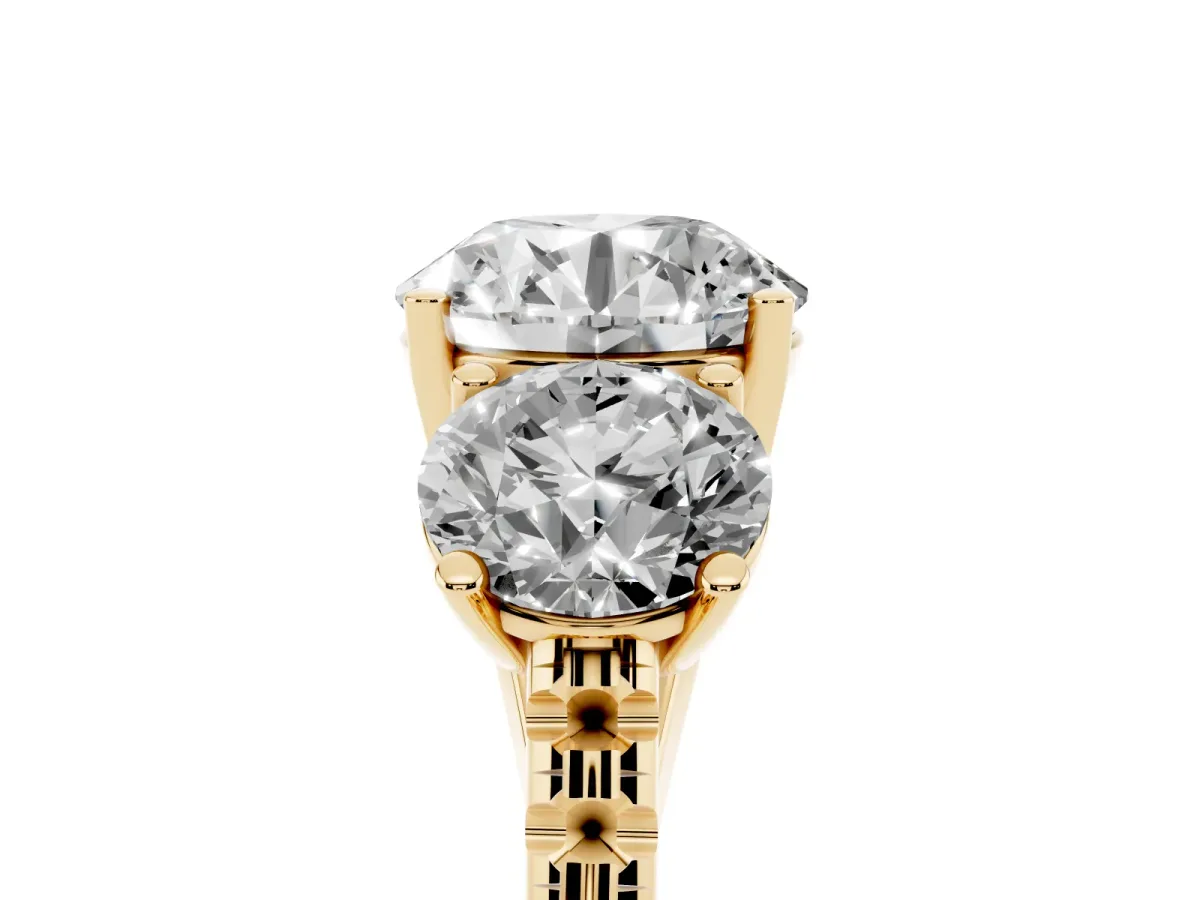 Three-Stone Round Cut Diamond Ring with Round Pavé Band and Prong Setting Yellow gold