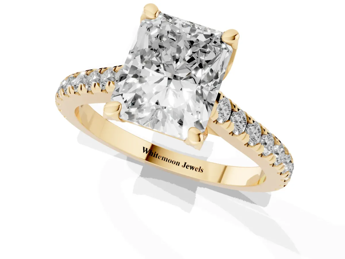 Radiant Cut Brilliant Diamond Solitaire with Pavé Band and Four-Prong Setting Yellow gold
