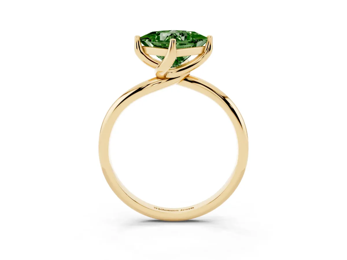 Fancy Green Princess Cut Diamond Solitaire Engagement Ring with Four-Prong Setting and Classic Band Yellow gold