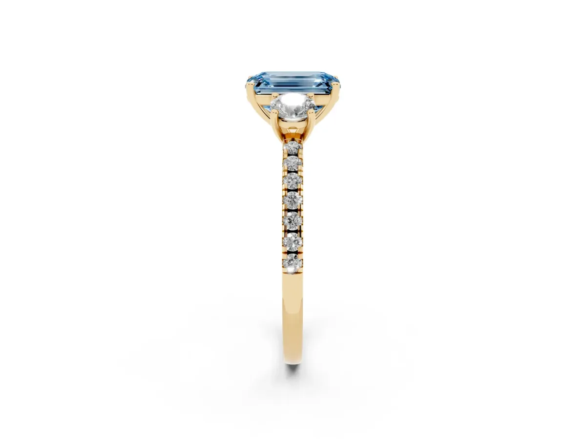 Fancy Blue Three-Stone Emerald Cut Cut Diamond Pavé Band with Prong Setting Yellow gold