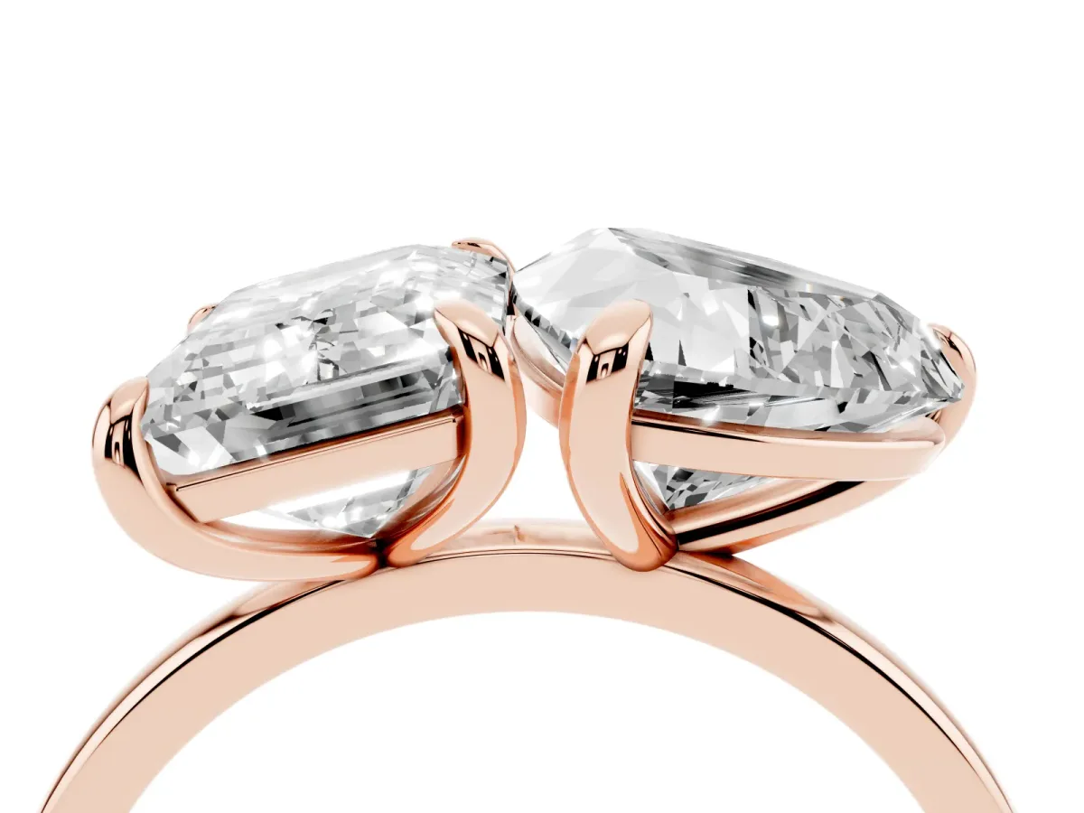 Emerald and Heart Toi Moi Ring with Prong Setting and Plain Band Rose gold