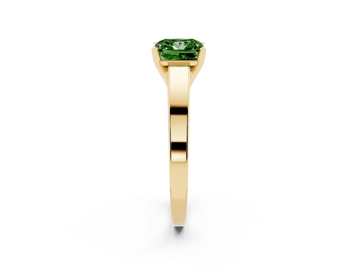Fancy Green Princess Cut Solitaire Engagement Ring with Four-Prong Setting and Tapered Band Yellow gold