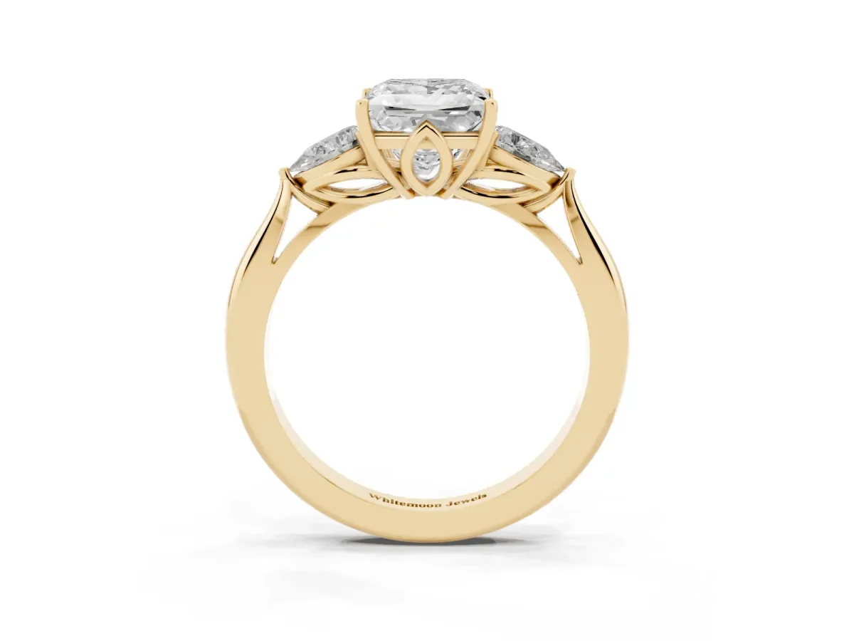 Three-Stone Princess Cut Brilliant Diamond Solitaire Ring with Tapered Band and Four-Prong Setting Yellow gold