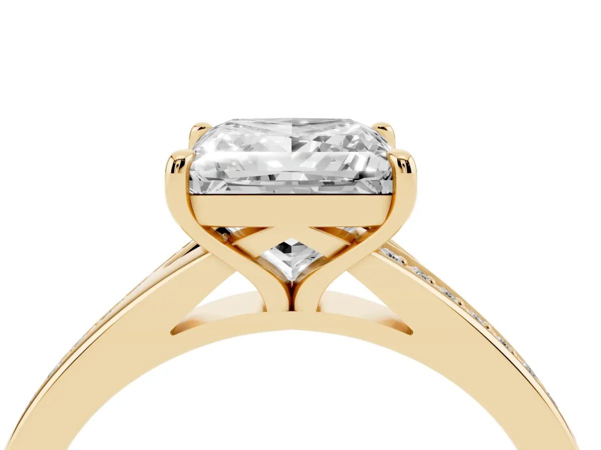 Princess Cut Diamond Solitaire Ring with Pavé Band and Prong Setting Yellow gold