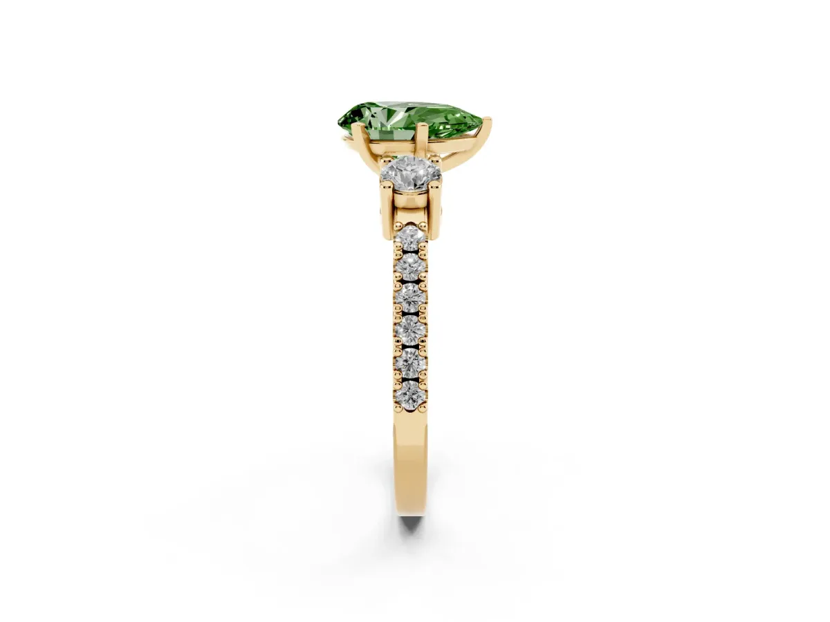 Fancy Green Pear Cut Three-Stone Diamond Pavé Band with Prong Setting Yellow gold