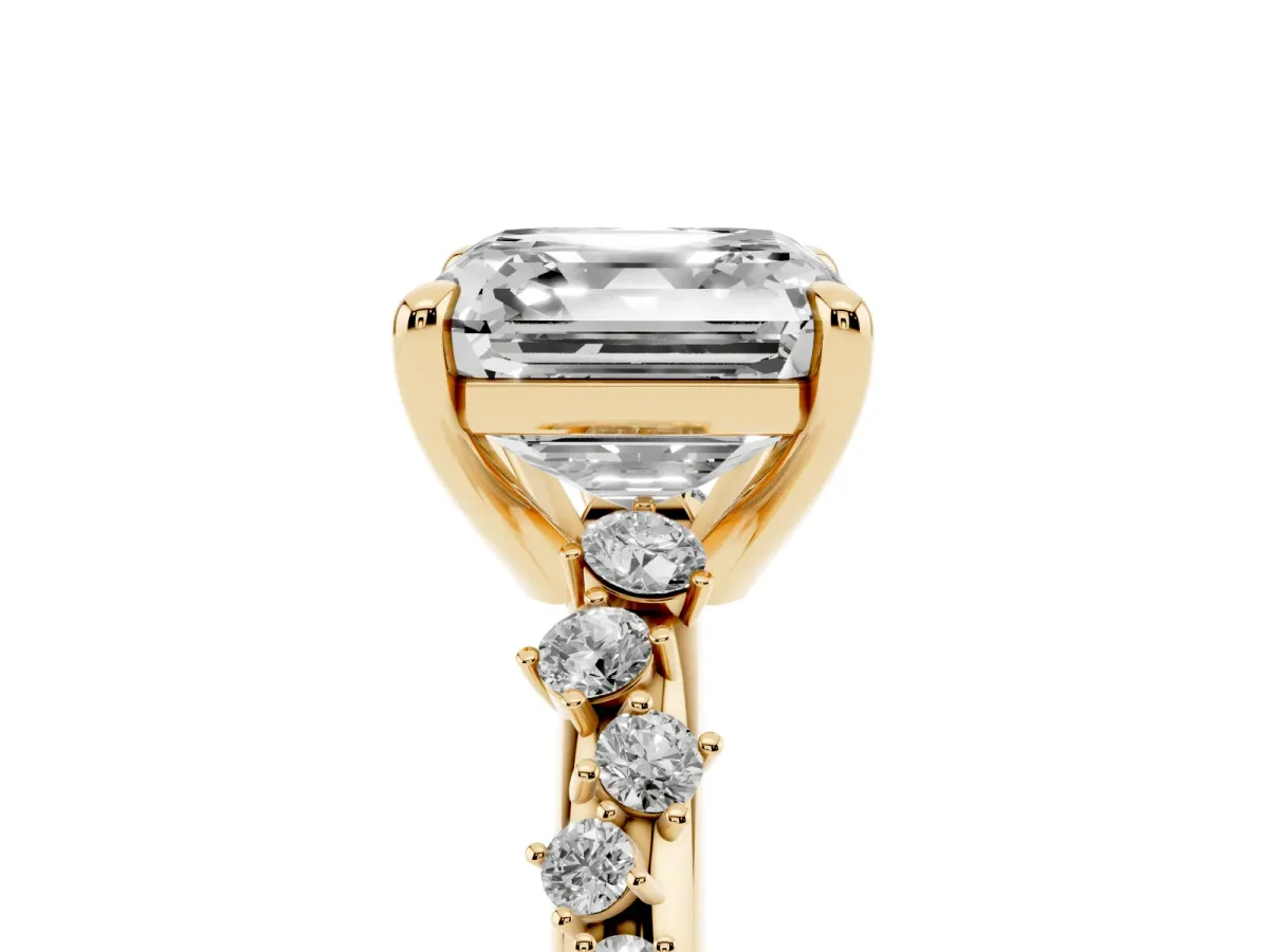 Asscher Cut Cut Diamond Vine Band with Four-Prong Setting Yellow gold