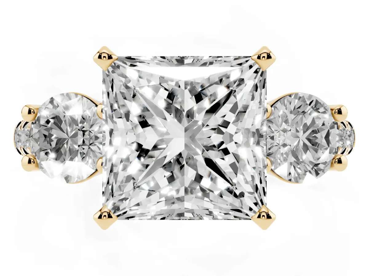 Three-Stone Princess Cut Diamond Pavé Band with Four-Prong Setting Yellow gold