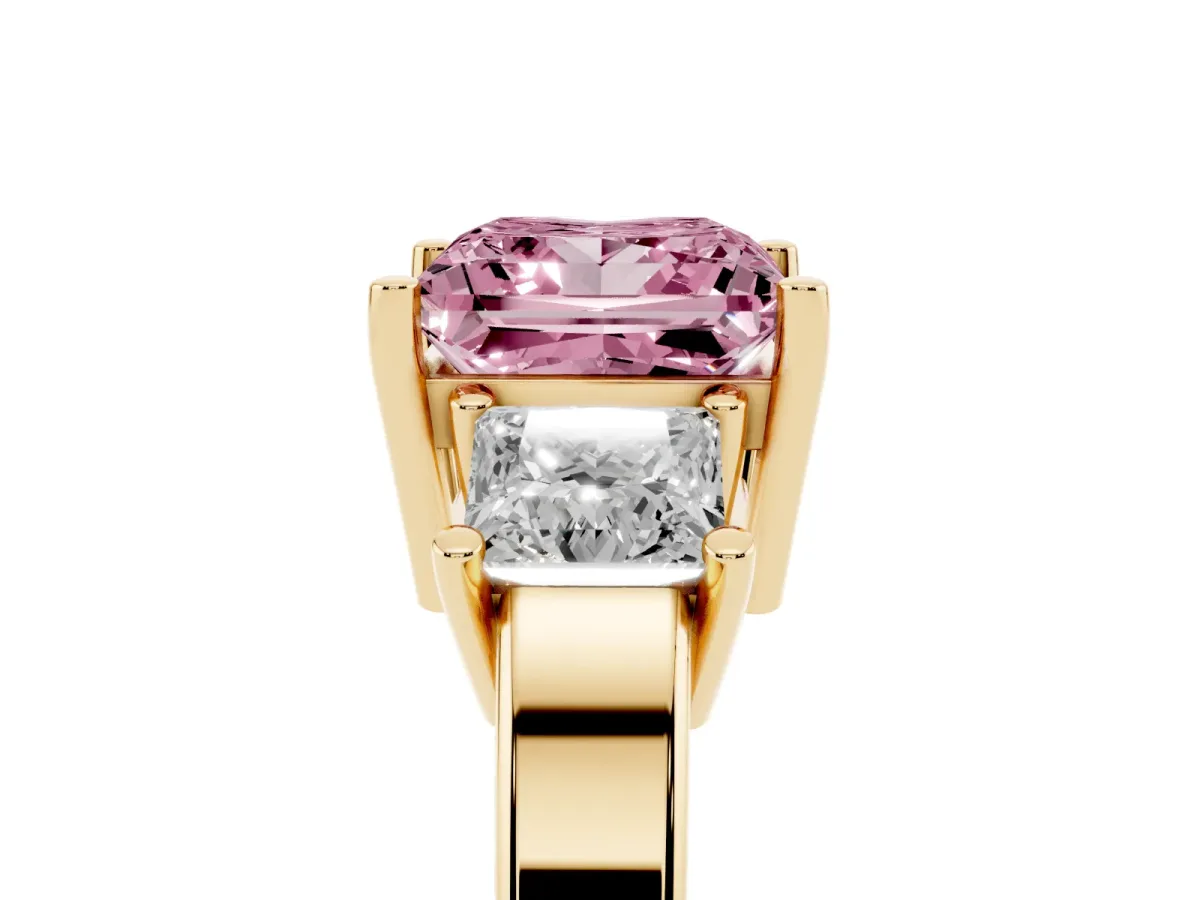 Fancy Pink Three-Stone Princess Cut Cut Solitaire Ring with Prong Setting Yellow gold