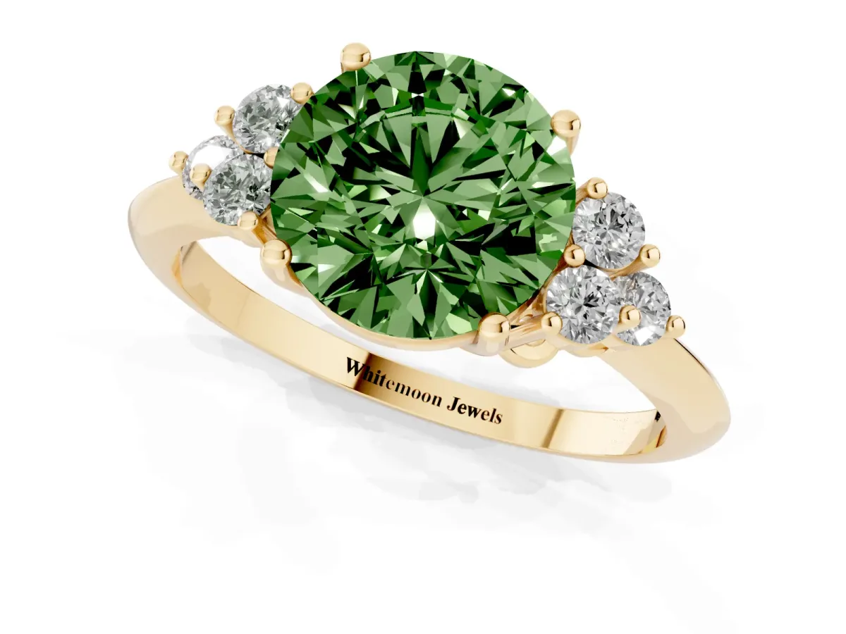 Fancy Green Round Cut Cut Diamond Cluster Ring with Solitaire Band and Four-Prong Setting Yellow gold