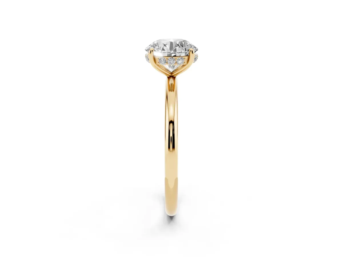 Round Cut Solitaire Diamond Ring with a Classic Band and Four-Prong Setting Yellow gold