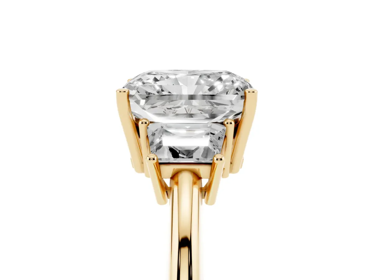 Radiant Cut Diamond Three-Stone Ring with Trapezoid Side Stones and Prong Setting Yellow gold