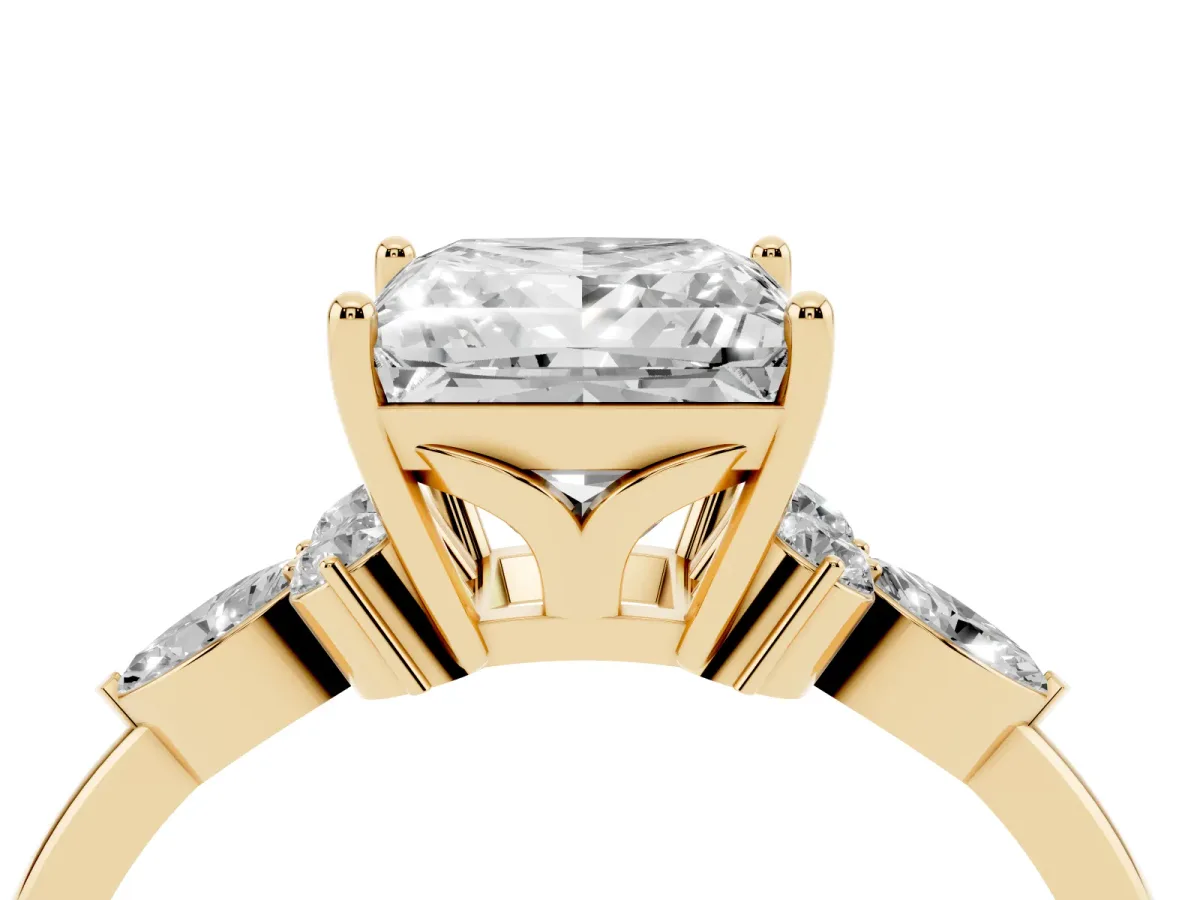 Princess Cut Brilliant Diamond Solitaire Ring with Pear Side Stones and Four-Prong Setting Yellow gold