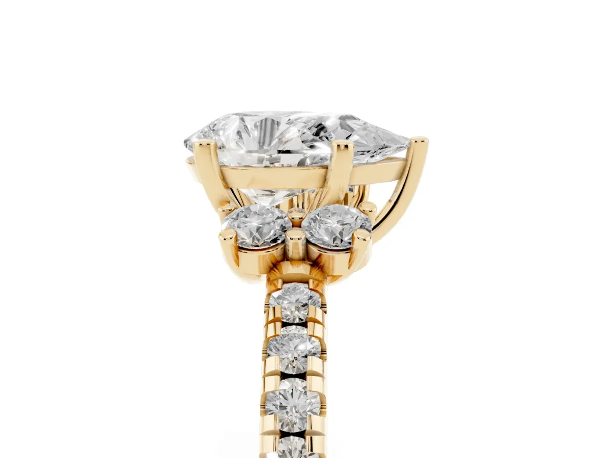 Pear Cut Diamond Three-Stone Pave Band with Four-Prong Setting Yellow gold
