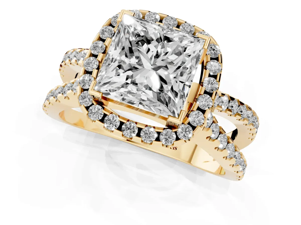 Princess Cut Diamond Halo Ring with Split Shank Pavé Band and Prong Setting Yellow gold