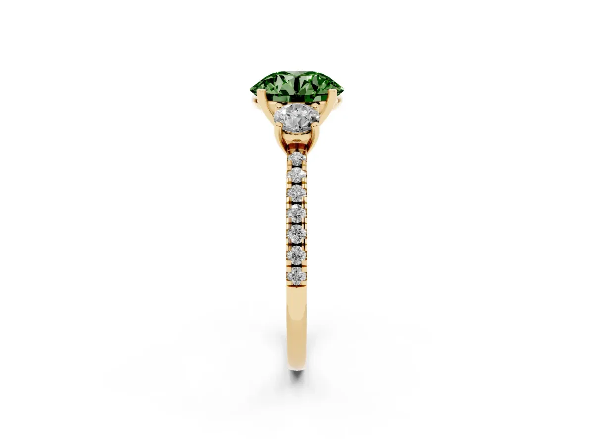 Fancy Green Three-Stone Round Cut Cut Diamond Pavé Band with Prong Setting Yellow gold