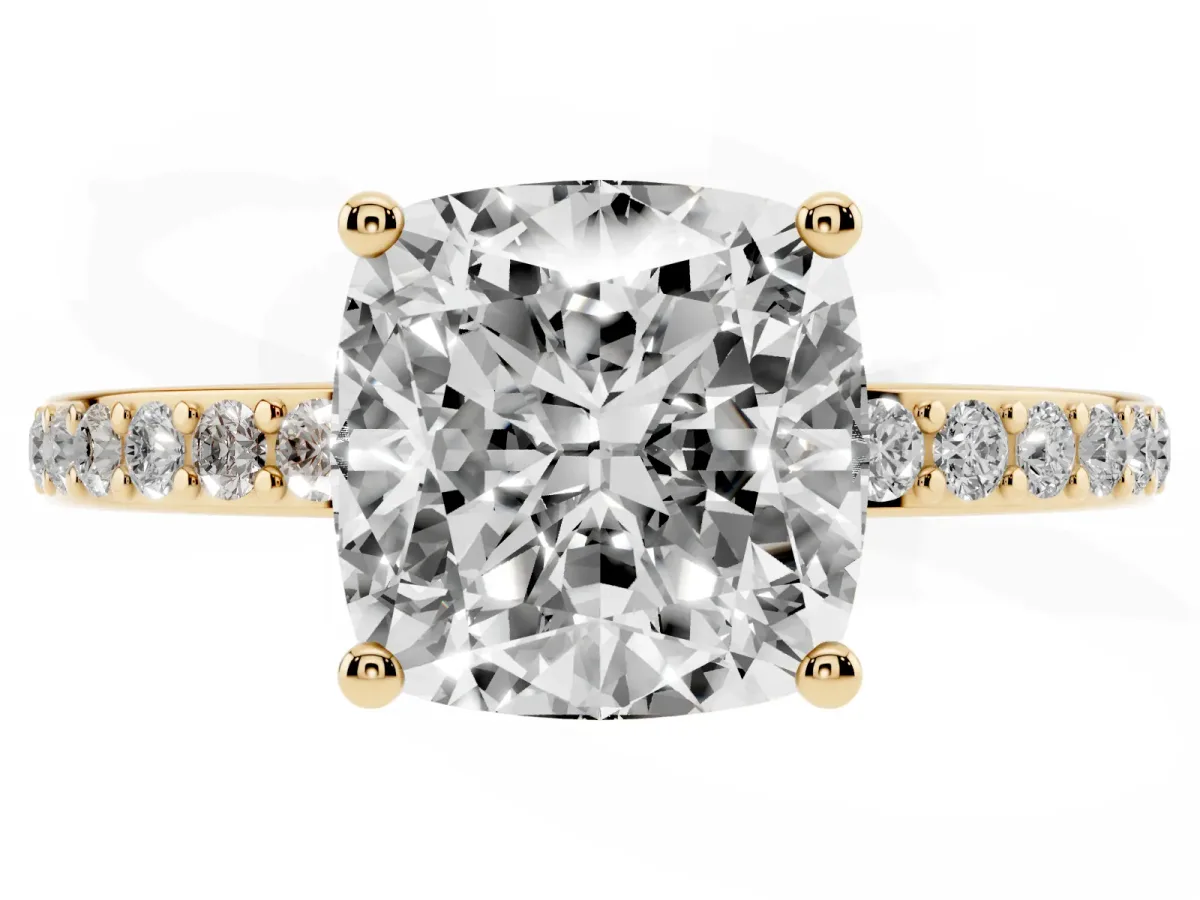 Cushion Cut Cut Diamond Pavé Band Ring with Four-Prong Setting Yellow gold