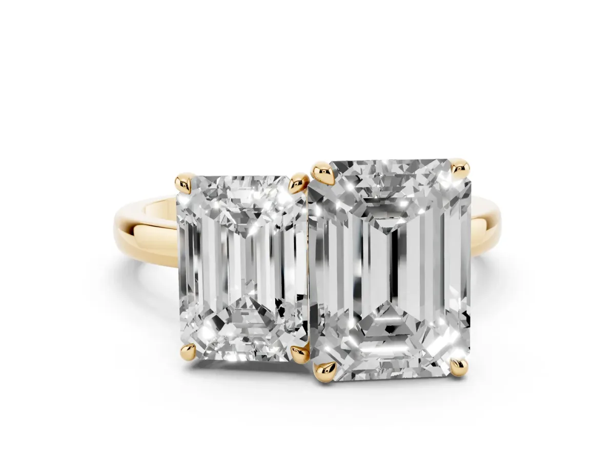 Emerald Cut and Emerald Cut Toi Moi Ring with Prong Setting Yellow gold
