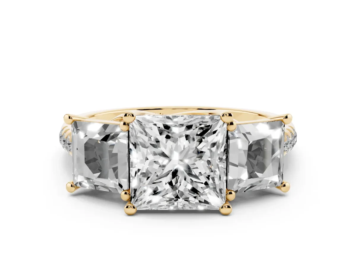 Three-Stone Princess Cut Diamond Ring with Round Pavé Band and Prong Setting Yellow gold