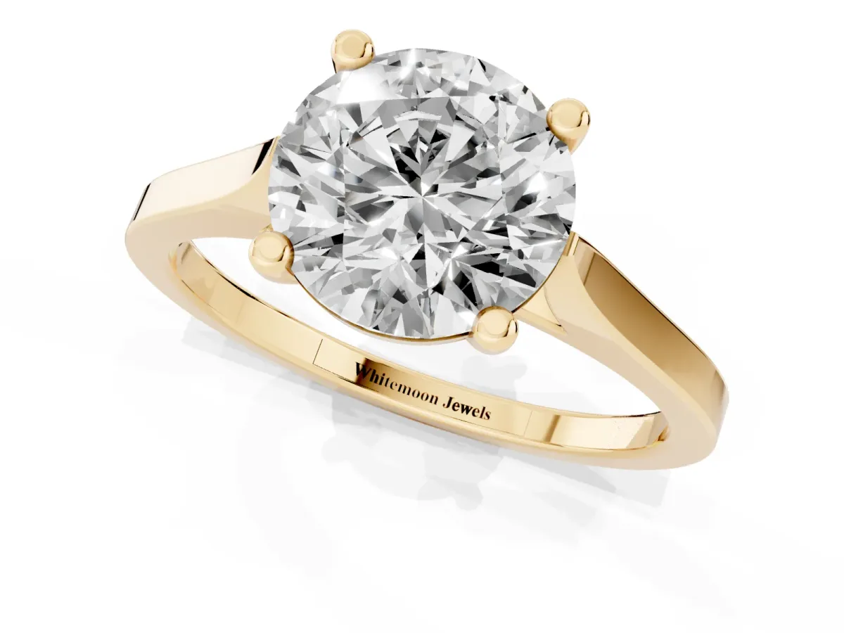 Round Cut Solitaire Diamond Ring with Four-Prong Setting and Tapered Band Yellow gold