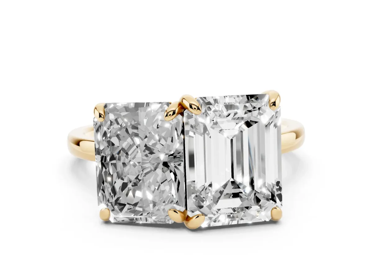 Emerald and Radiant Toi Moi Ring with Prong Setting and Plain Band Yellow gold