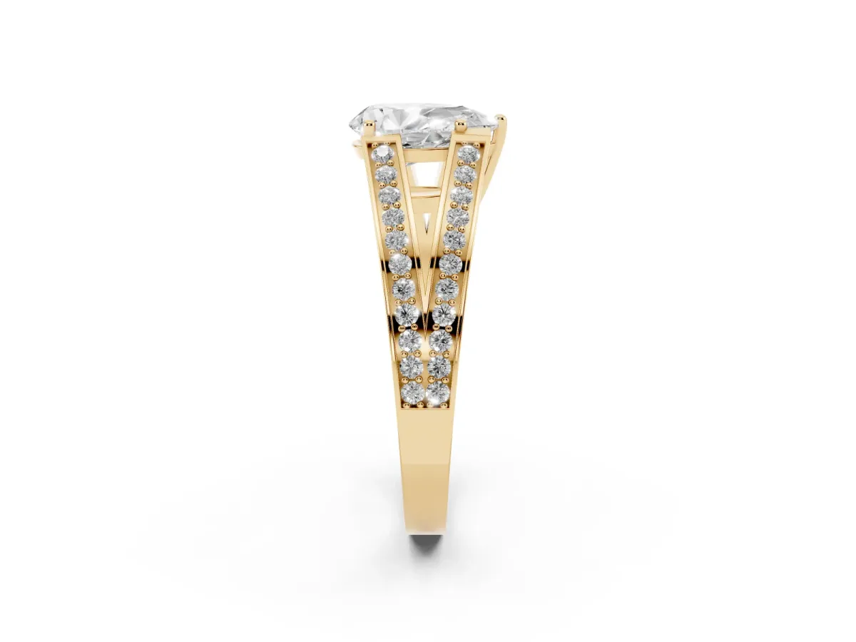 Pear Cut Diamond Split Shank Ring with Pavé Band and Four-Prong Setting Yellow gold