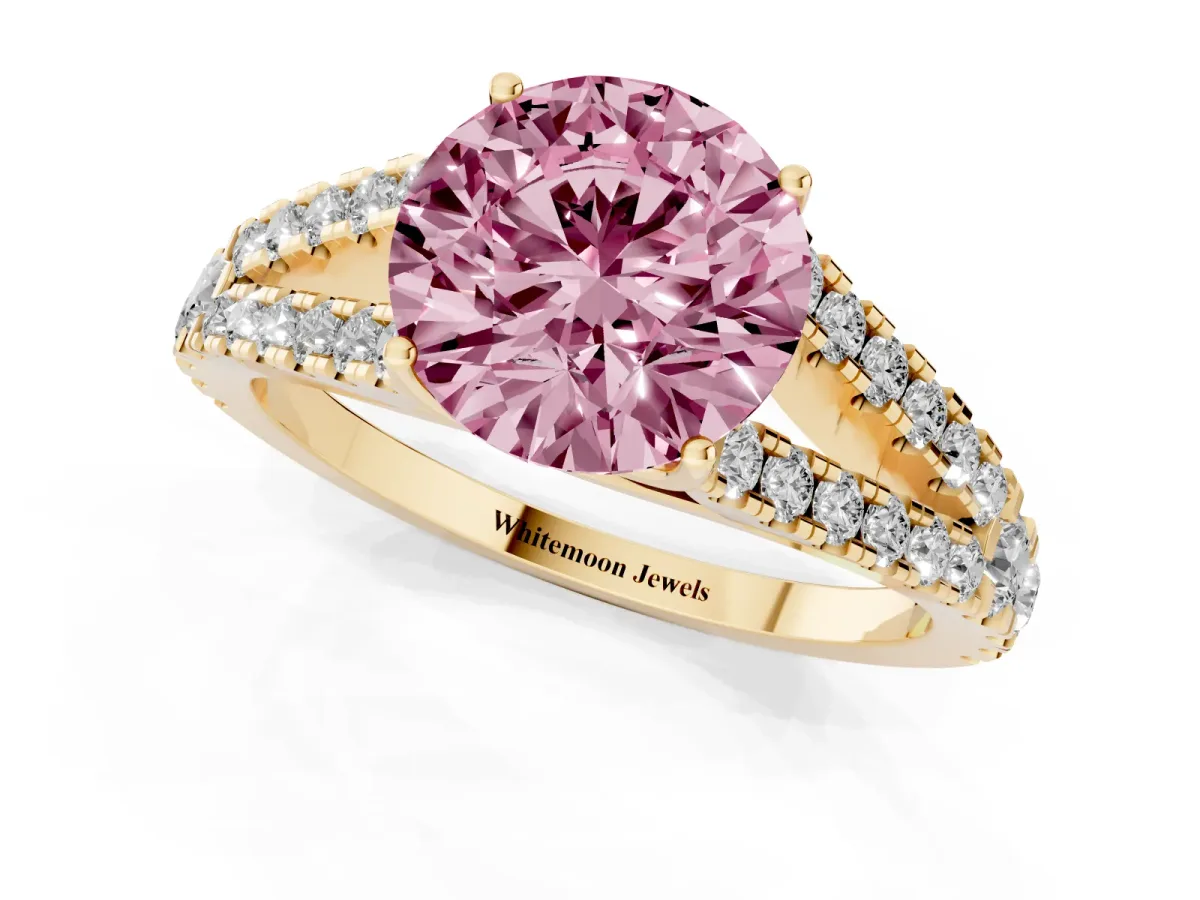 Fancy Pink Round Cut Diamond Split Shank Pavé Engagement Ring with Four-Prong Setting Yellow gold