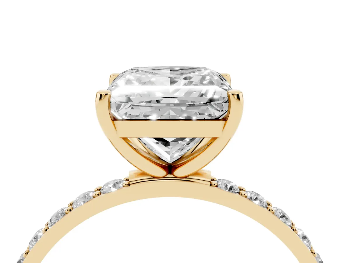 Princess Cut Diamond Solitaire Ring with Round Pavé Shoulders and Prong Setting Yellow gold