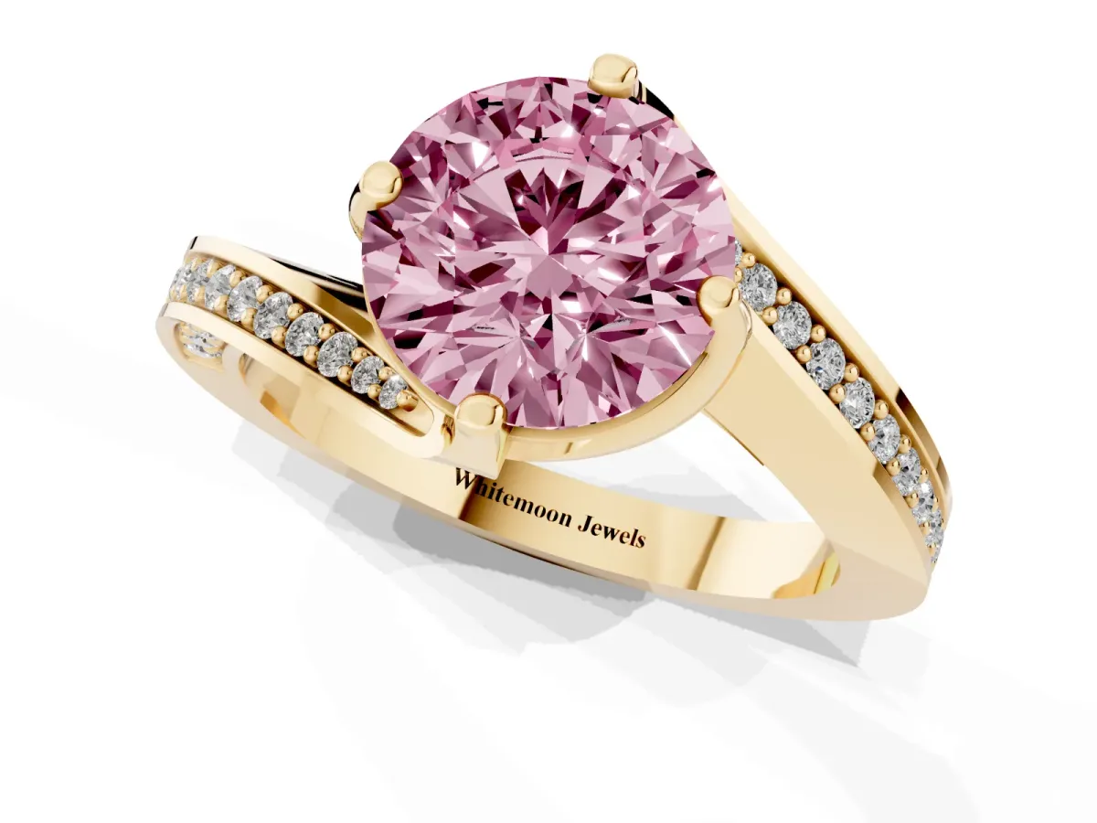 Fancy Pink Round Cut Solitaire Diamond Twist Band with Pavé Setting and Four-Prong Setting Yellow gold