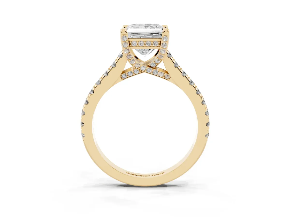 Princess Cut Brilliant Diamond Solitaire with Pavé Band and Four-Prong Setting Yellow gold
