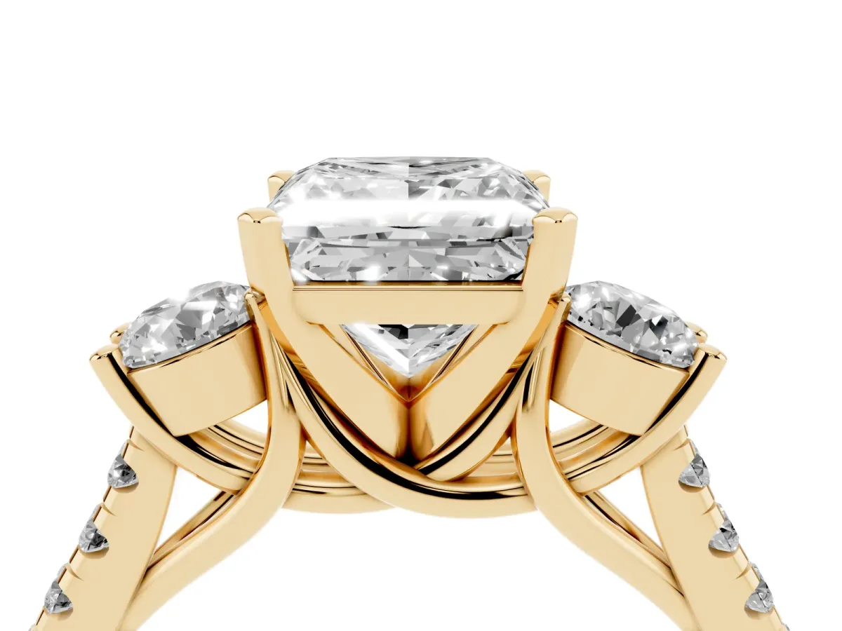 Three-Stone Princess Cut Diamond Pavé Band with Four-Prong Setting Yellow gold
