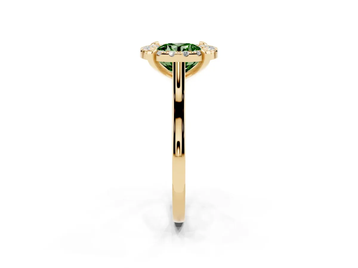 Fancy Green Round Cut Diamond Cluster Halo Solitaire with Four-Prong Setting Yellow gold